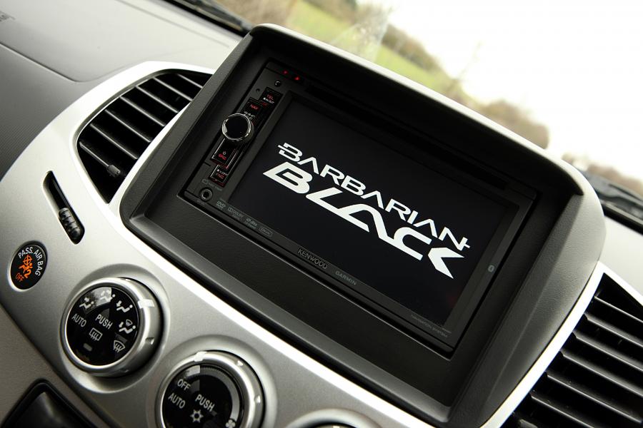 Детали интерьера Mitsubishi L200 Black Barbarian 2012 года  (UK) (фото 28 из 68)